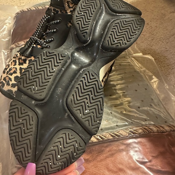 Steve Madden Leopard Print Sneakers with Black Accents! Worn with love - Picture 4 of 4